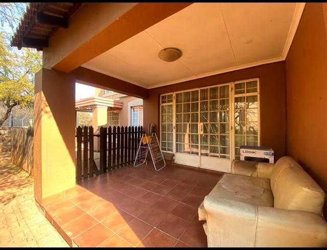 3 BEDROOM APARTMENT FOR SALE IN CASTLEVIEW
